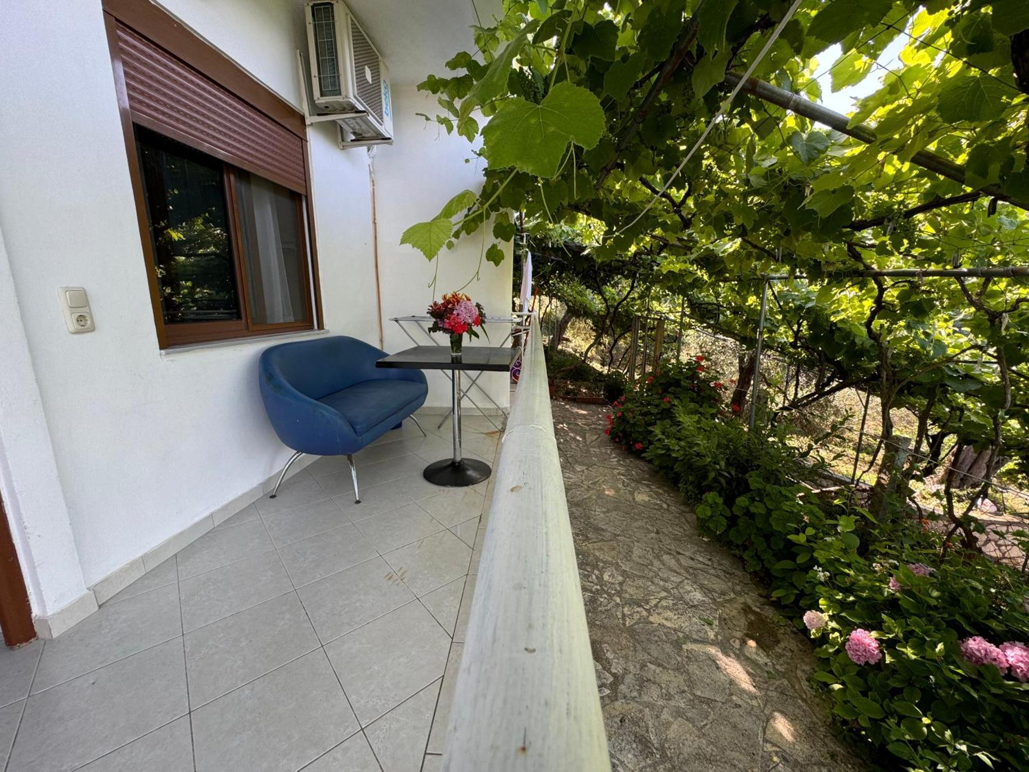 Uzeiri'S Houses Borsh Bagian luar foto